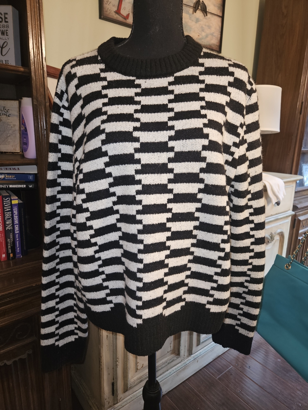 Lisa Says Gah Black and White Checker-Style Crewneck Sweater Sz M/L